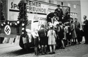 Sammlung des NS-Winterhilfswerk 1941