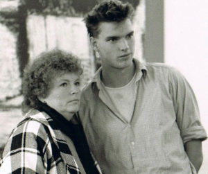 Tom Gefken mit Mutter Sigrid in der GaDeWE 1985