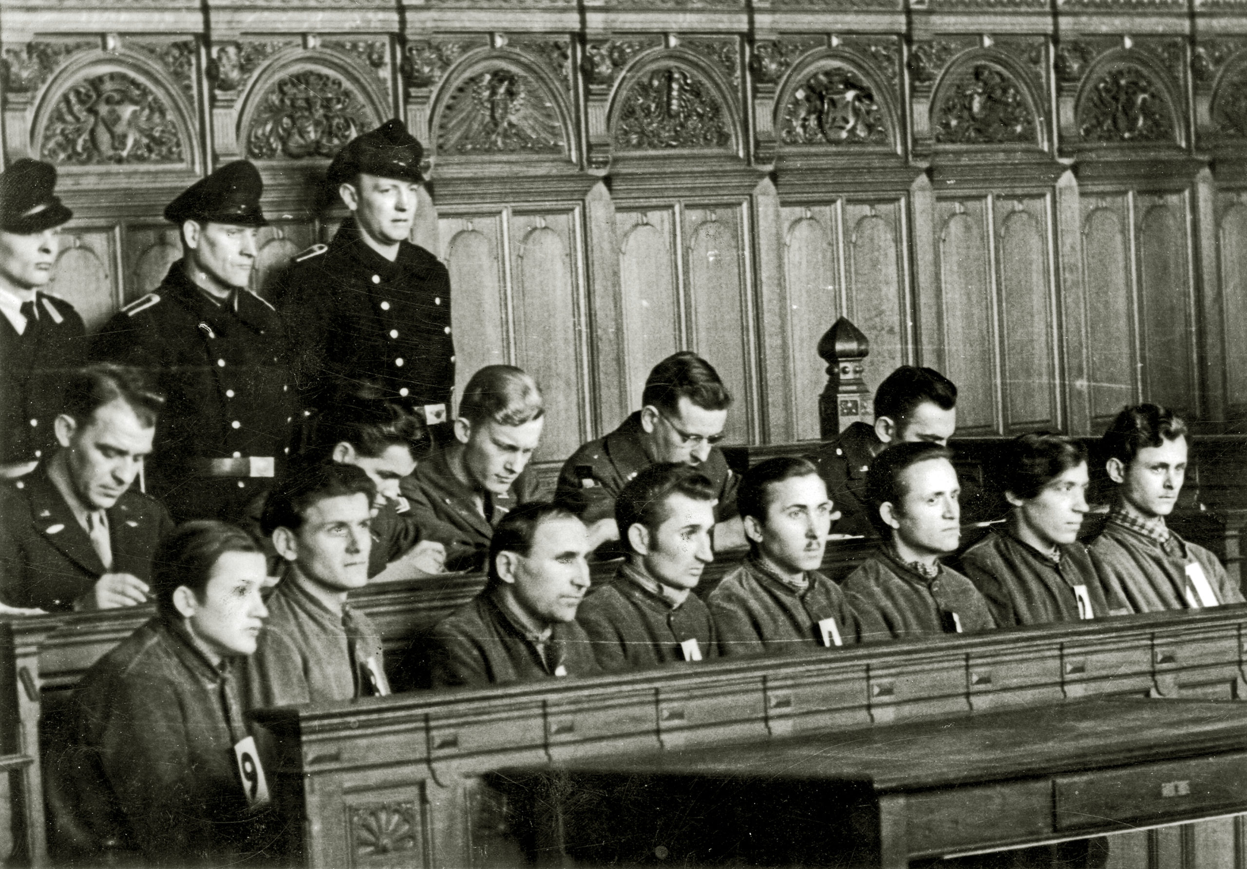 Angeklagten im Gerichtssaal