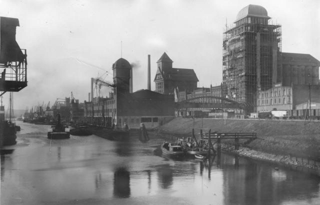 Foto von den alten Hafenquartieren in die Überseestadt...