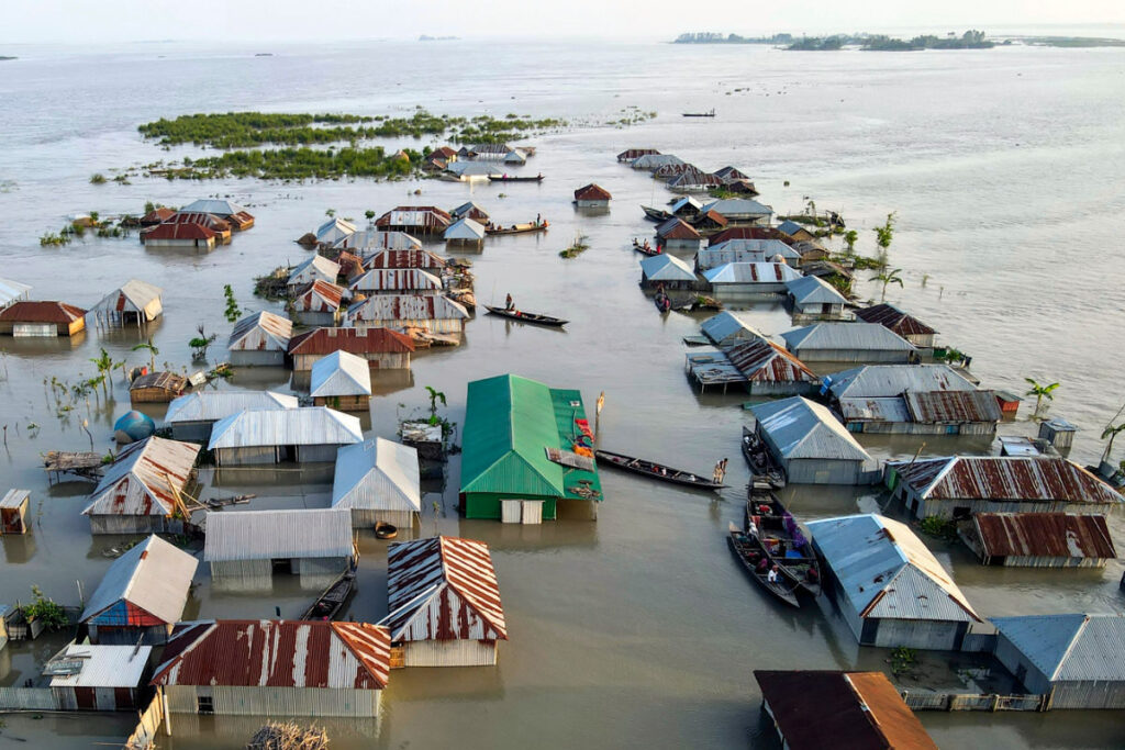 Foto mit überschwemmtem Dorf