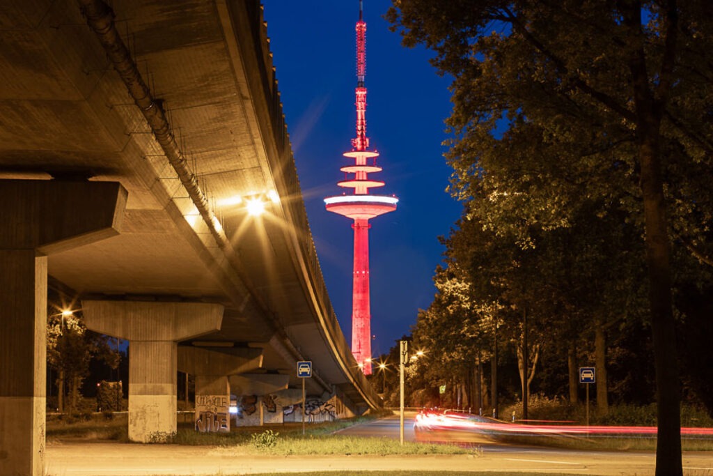 Kunstlerisches Foto aus Walle, Fernsehturm und Hochstraße